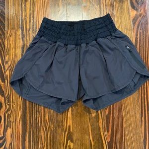 Lululemon black speed up low rise shorts